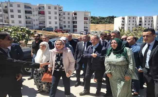 هني و كريكو يقفان على عملية التكفل بالعائلات المتضررة من الحرائق بسوق أهراس