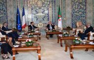 شروع الرئيس الفرنسي في زيارة رسمية للجزائر تدوم ثلاث أيام