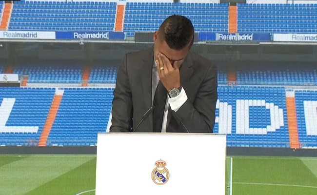 كاسيميرو يبكي في مؤتمر وداع ريال مدريد...