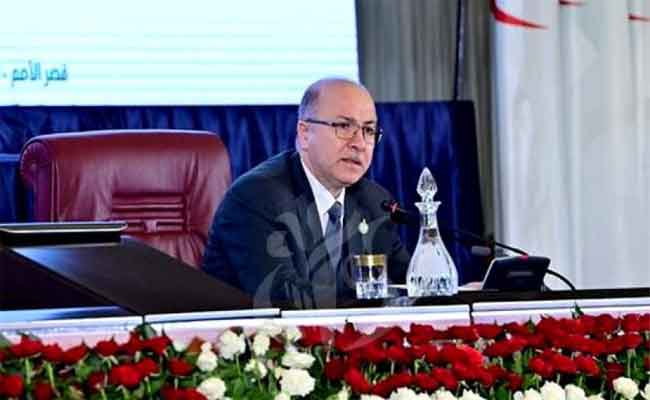 بن عبد الرحمان يعلن عن انتهاء الحكومة من وضع آخر اللمسات على مشروع القانون الأساسي للولاة