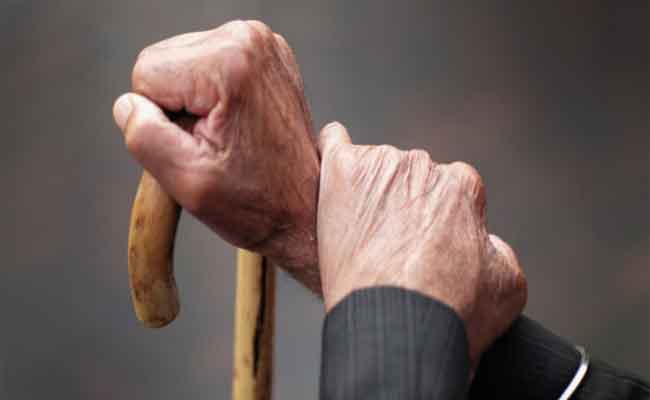 ثلاثيني يعتدي على والده ضربا لمنعه من تعاطي المخدرات في المنزل بالعاصمة