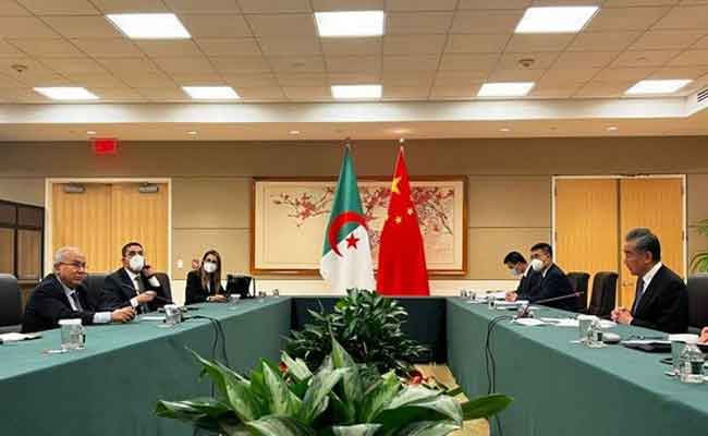 اجتماع لعمامرة بنظيره الصيني