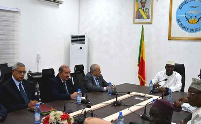 استقبال لعمامرة من طرف رئيس مالي