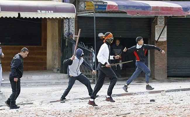 الإطاحة بـ15 شخصا متورطين في عصابات الأحياء التي روعت الساكنة بالبليدة