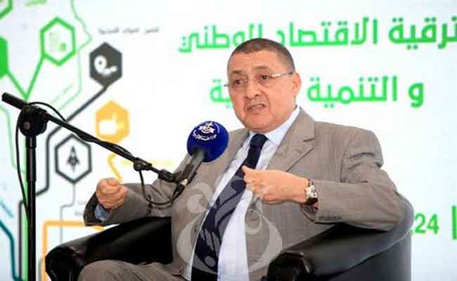 وزير الداخلية يؤكد أن مراجعة قانوني البلدية والولاية سيحدد مسؤوليات وصلاحيات المنتخبين