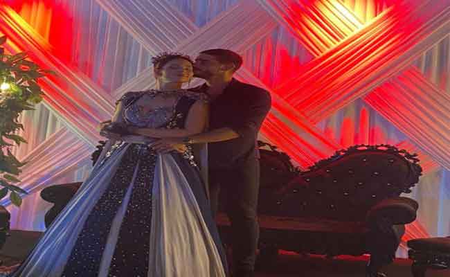 برك أوكتاي ويلدز كاجري أتكسوي يدخلان القفص الذهبي في أجواء رومانسية بسيطة بحضور أعز الناس…