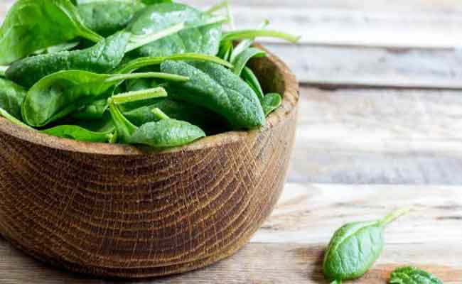 هل يؤدي تناول السبانخ إلى الإمساك؟