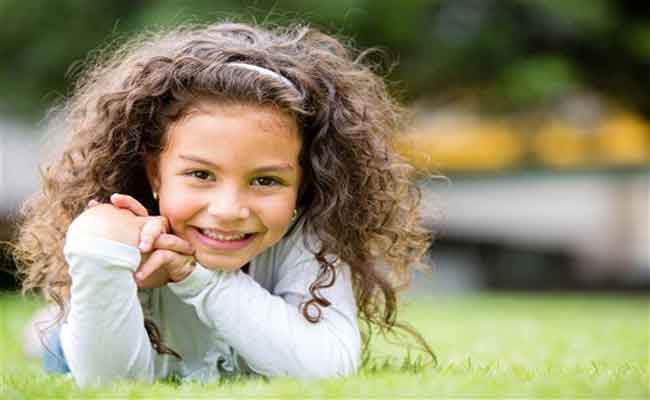 كيف ينعكس مدح الطفل على شخصيته ونفسيته؟