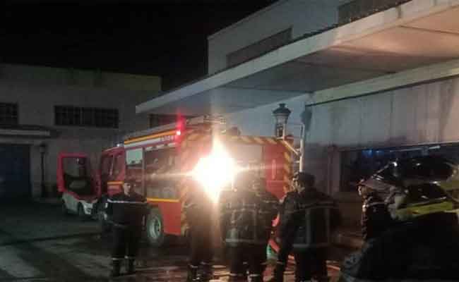 نشوب حريق في مصنع لإنتاج المواد البلاستيكية ببرج بوعريريج