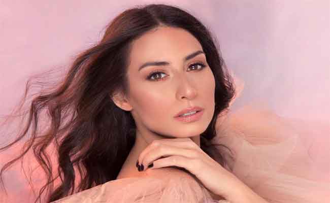 لو نبقى سوا” تحت رعاية “يونيفرسال ميوزيك” ”في هبة طوجي تجتمع مع لويس فونسي…