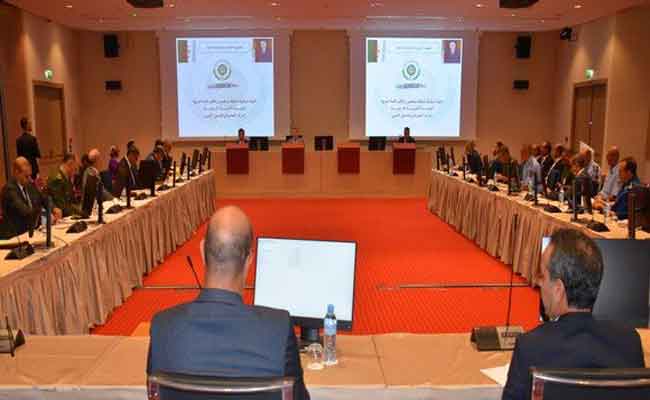 إشراف وزير الداخلية على لقاء تنسيقي مع مسؤولي مختلف المصالح الأمنية للاطلاع على ترتيبات تأمين القمة العربية