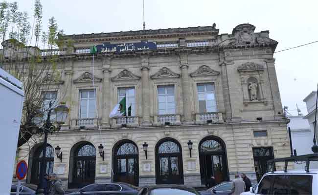 المنشدة الفلسطينية سناء موسى و فرقة “أصول”من تيارت يحييان السهرة الختامية من المهرجان الدولي التاسع للانشاد بقسنطينة