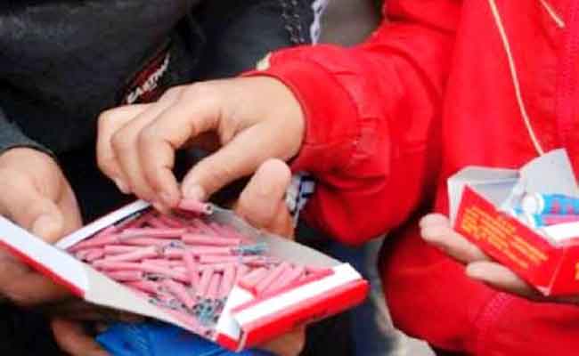 تحذيرات من مخاطر المفرقعات والألعاب النارية