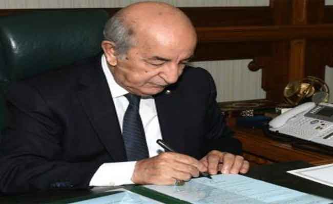 توقيع تبون مرسوما رئاسيا يتعلق بالانتساب الإرادي للنظام الوطني للتقاعد لفائدة أفراد الجالية الوطنية بالخارج