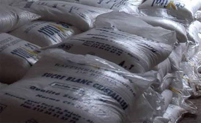 توقيف شخص وحجز بحوزته 21 قنطارا من السكر وكمي من الزيت داخل مستودع ببومرداس