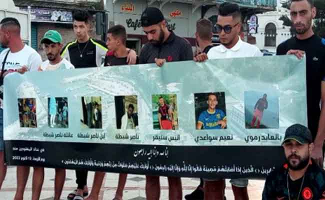 تنظيم عائلات الحراقة المفقودين بسكيكدة وقفة لمطالبة السلطات بالبحث عنهم