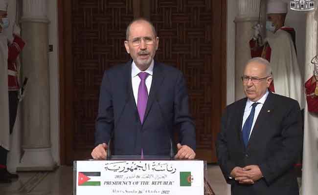 وزير الخارجية الأردني يؤكد حرص بلاده على أن تكون قمة الجزائر محطة هامة في تفعيل العمل العربي المشترك