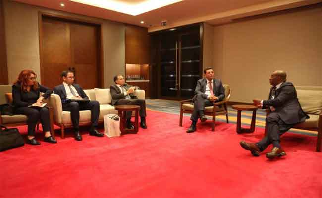 وزير السياحة يعقد جلسة عمل مع نظيره الإيفواري لتطوير العلاقات الثنائية في القطاع