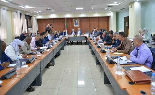 وزير المالية يعرض مشروع قانون المالية التكميلي لسنة 2022 على لجنة المالية للمجلس الشعبي الوطني