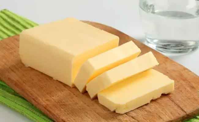 هل يؤثر تناول الزبدة على مستويات الكولسترول في الدم؟