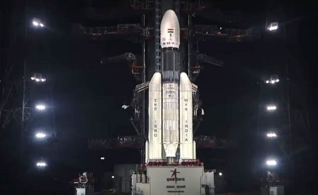الهند تطلق صاروخًا يحمل 36 قمرًا صناعيًا للإنترنت...