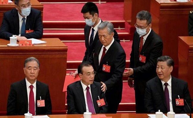 طرد الرئيس الصيني السابق من مؤتمر الحزب الحاكم