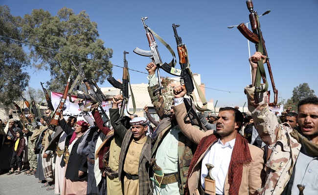 أمريكا تدعو الحوثيين للإفراج عن موظفي السفارة والأمم المتحدة