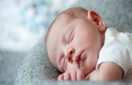 هل يجب أن تقلقي في حال كان طفلكِ الرضيع ينام كثيراً؟
