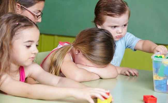 طفلي لا يحب الذهاب إلى الحضانة…ما الحلّ؟