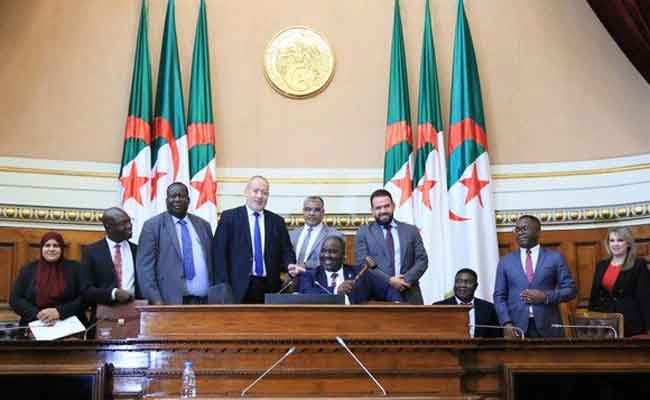 استقبال رئيس لجنة الشؤون الخارجية والتعاون الدولي بمجلس الأمة لوفد برلماني عن مالاوي