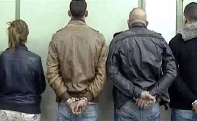 الإطاحة بعصابة إجرامية تحترف الابتزاز بتسخير فتاة بغرداية