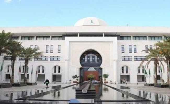 الخارجية تؤكد متابعة الجزائر “عن كثب” لوضعية أفراد الجالية الجزائرية إثر انفجار إسطنبول