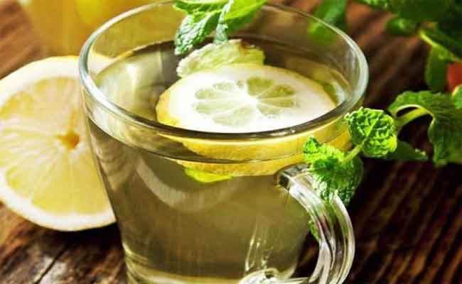 هذه الفوائد المذهلة التي يمكن ان يوفرها لك الماء الدافىء مع الليمون!