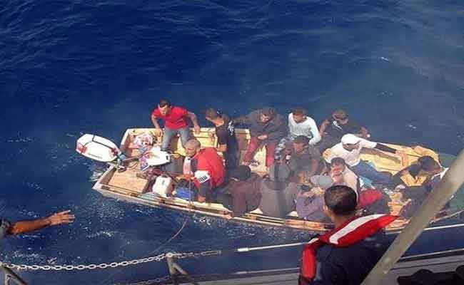 تفكيك شبكة إجرامية تحترف تنظيم الهجرة غير الشرعية بوهران