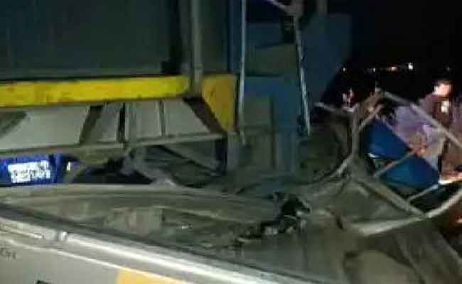 قطار لنقل طلبة الجامعة ينهي حياة شخصين بعين الدفلى