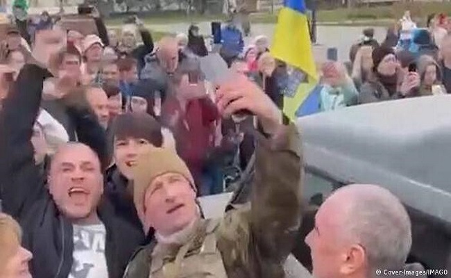 القوات الأوكرانية تدخل خيرسون وتطالب 