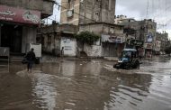 شوارع غزة تغرق بمياه الأمطار وانتقادات حادة لسلطات حماس