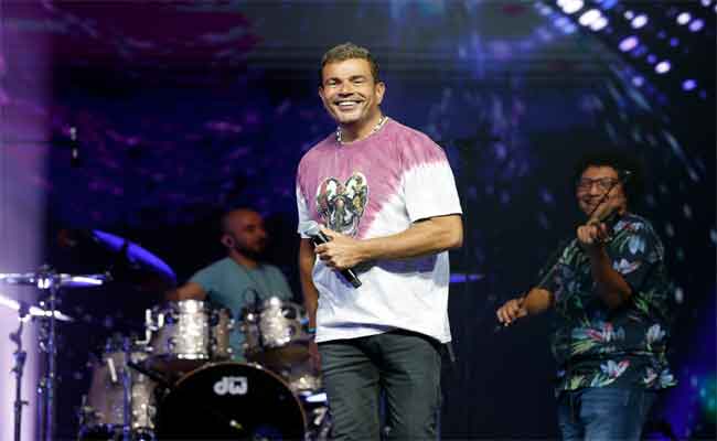 عمرو دياب يهدي جمهوره”ما تيجي نفك” مع حلول رأس العام الجديد 2023…