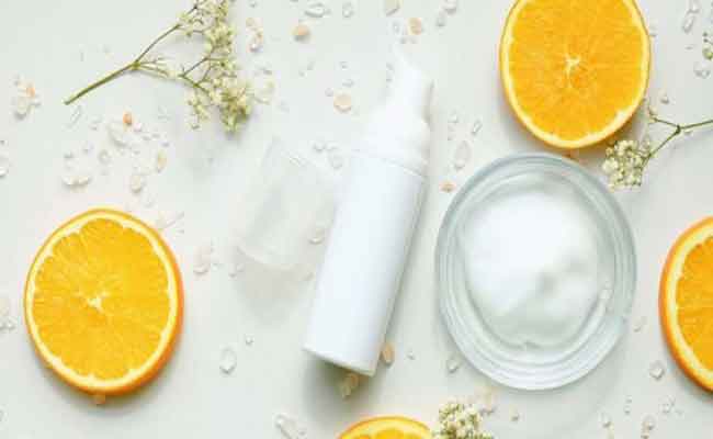 اذا كانت بشرتكِ جافة…لا تتخلّي عن الفيتامين سي بتاتاً!