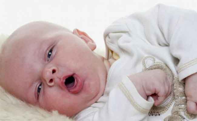 كيف يمكنك علاج احتقان الحلق عند طفلك الرضيع؟