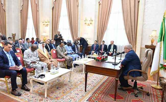 لقاء بوغالي مع عدد من سفراء الدول الأعضاء في اتحاد مجالس دول منظمة التعاون الإسلامي