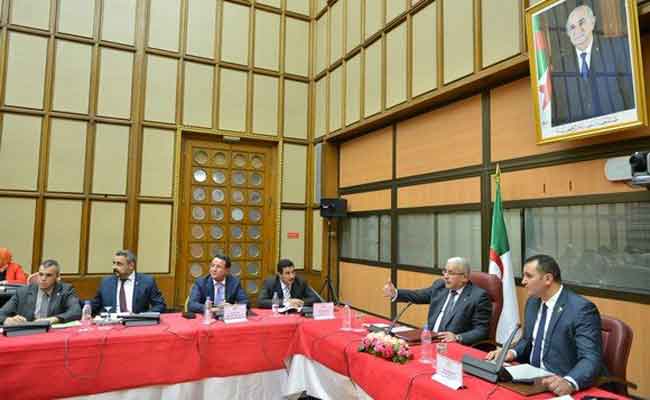 بوغالي يعقد لقاء خصص لتقديم عرض حول البعثات الاستعلامية الى ولايات أدرار وعين صالح وبرج باجي مختار