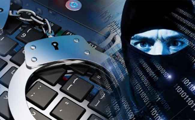 الإطاحة بشبكة إجرامية تحترف النصب عبر الفايسبوك بباتنة