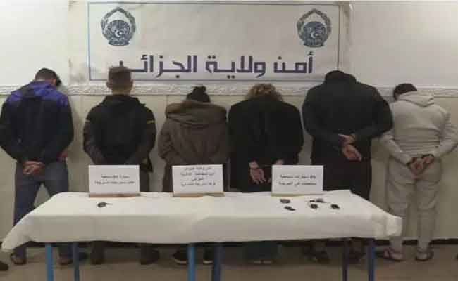 الإطاحة بعصابة إجرامية اختطفت ثلاثيني وعذبته وسرقت سيارته بالعاصمة