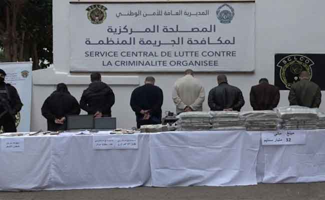 الإطاحة بشبكة إجرامية تحترف النصب وحجز 32 مليار سنتيم