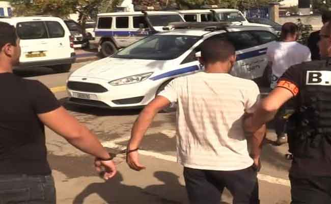 الإطاحة بسبعة أشخاص تورطوا في عصابة أحياء ببئر توتة بالعاصمة