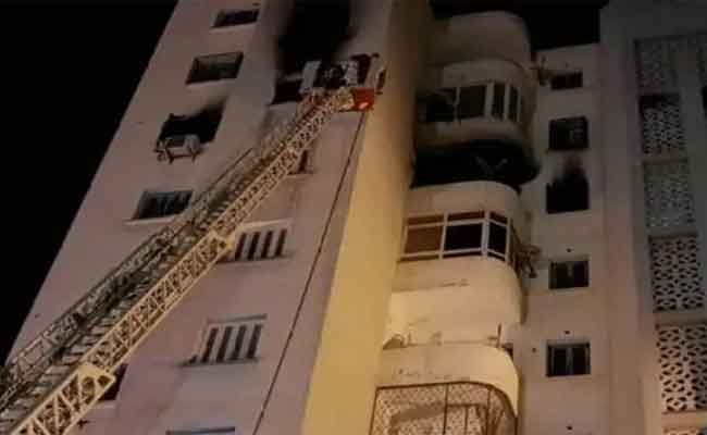 إسعاف 3 أشخاص اختنقوا في حريق شب بشقة بوهران