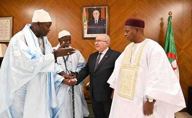 استقبال لعمامرة لخليفة الطريقة التيجانية الأحمدية في جنبة السنيغالية