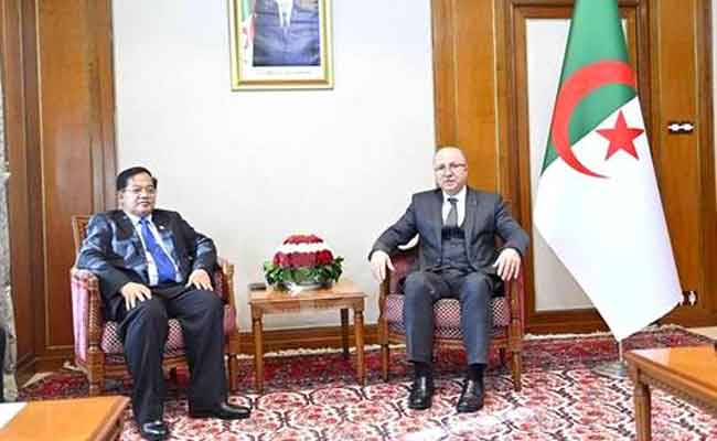 استقبال الوزير الأول لوزير الدولة المكلف بالشؤون الإسلامية لمملكة كمبوديا