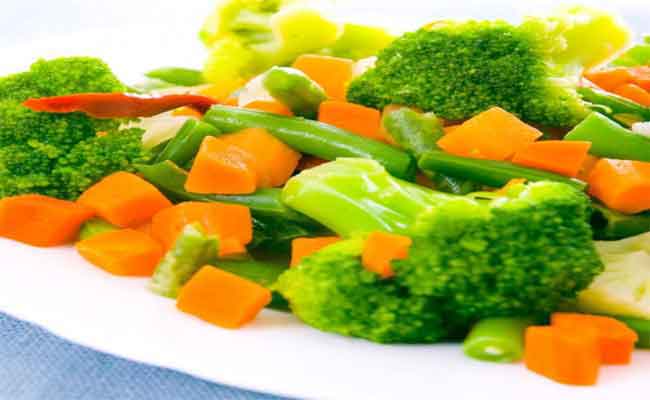 كيف تحضّرين خضار السوتيه كوجبة خلال الرجيم؟